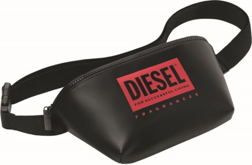 Ein schwarzer Bauchtasche mit rotem Etikett, das Diesel und Duftwörter sagt.