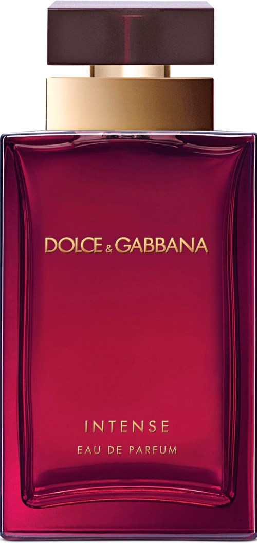 En parfyllåda i djupröd med en guldfärgad och brun Öppning, märkt Dolce & Gabbana Intense Eau de Parfum.