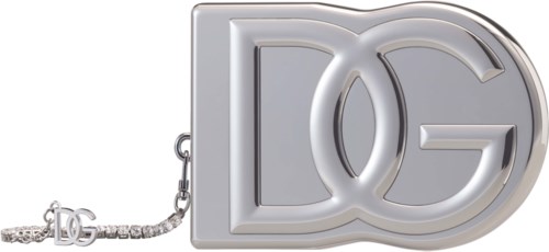 Ein silbernes DG-Logo-Anhänger mit Kette, glänzend und stilvoll. Es hat große, überlappende Buchstaben D und G.