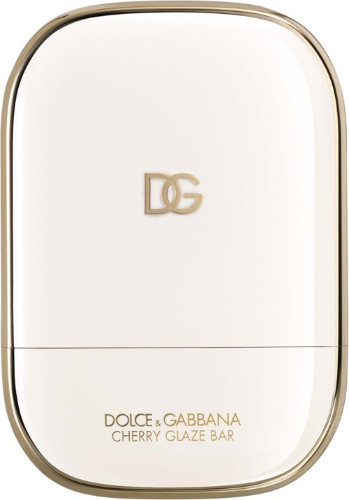 En hvit kompakt med gullkant, Dolce & Gabbana-logo og tekst om Cherry Glaze Bar.