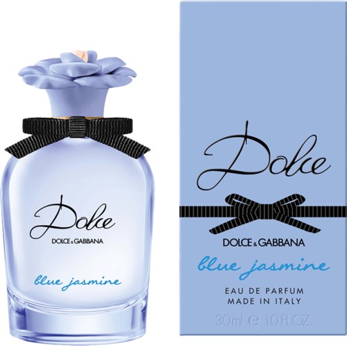 Ein Parfümflakon mit blumenförmigem Deckel, schwarzem Band undhellblauer Schachtel mit Text für Dole Blue Jasmine.