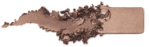 En beige makeup-svamp med puder spritt runt den, som visar en kosmetisk produkt.