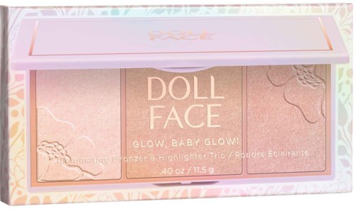 Ein Make-up-Trio mit Bronzer, Highlighter und Rouge in einer pastellrosa holografischen Box.