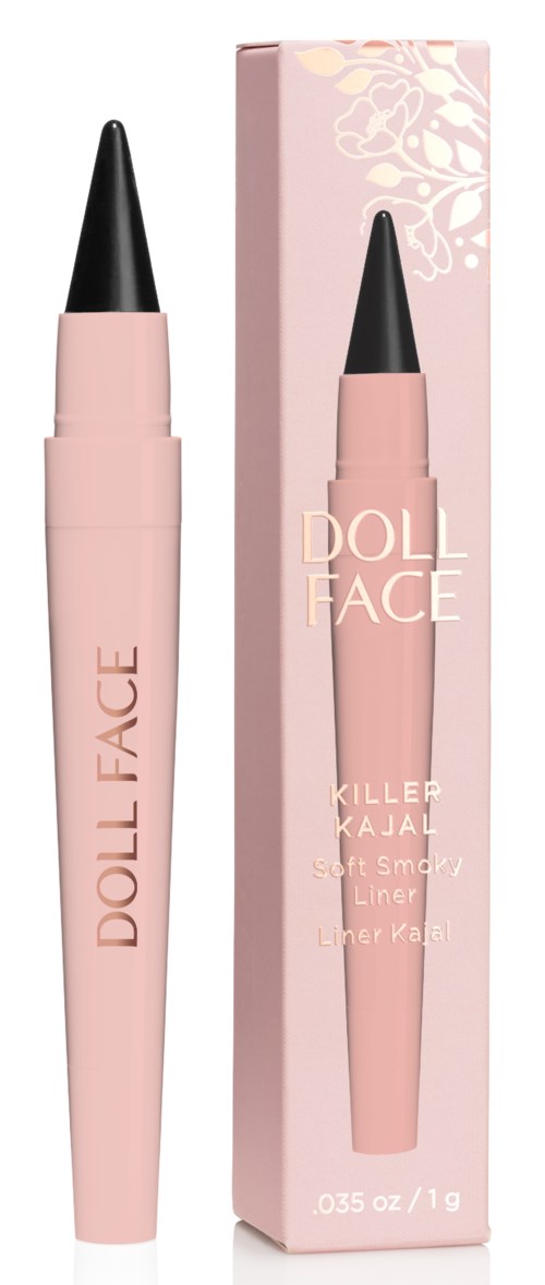 En rosa ögonpenna med etiketten 'DOLL FACE Killer Kajal' och produktinformation på förpackningen.