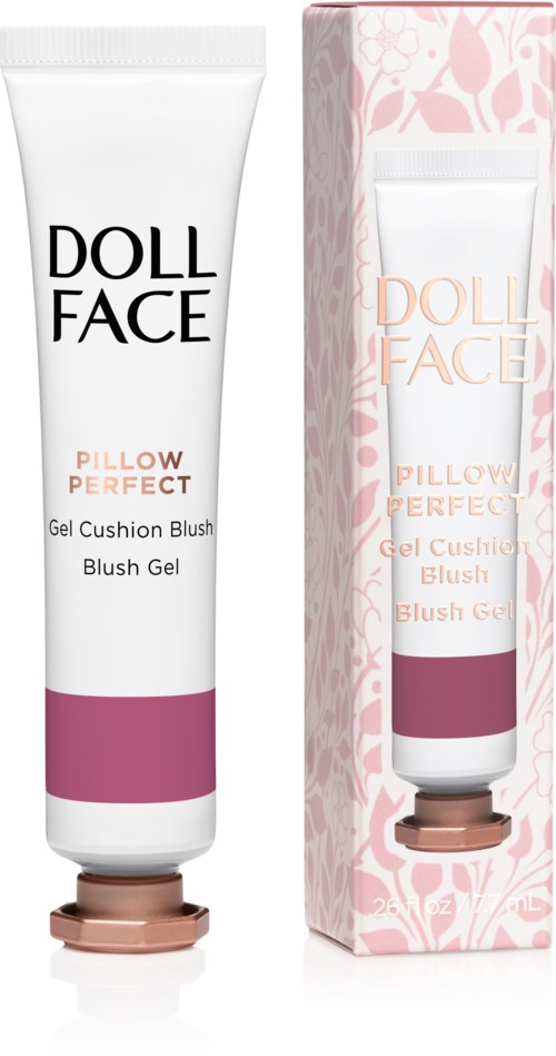 En hvit tube av Doll Face Pillow Perfect blush gel ved siden av en rosa eske med blomsterdesign.