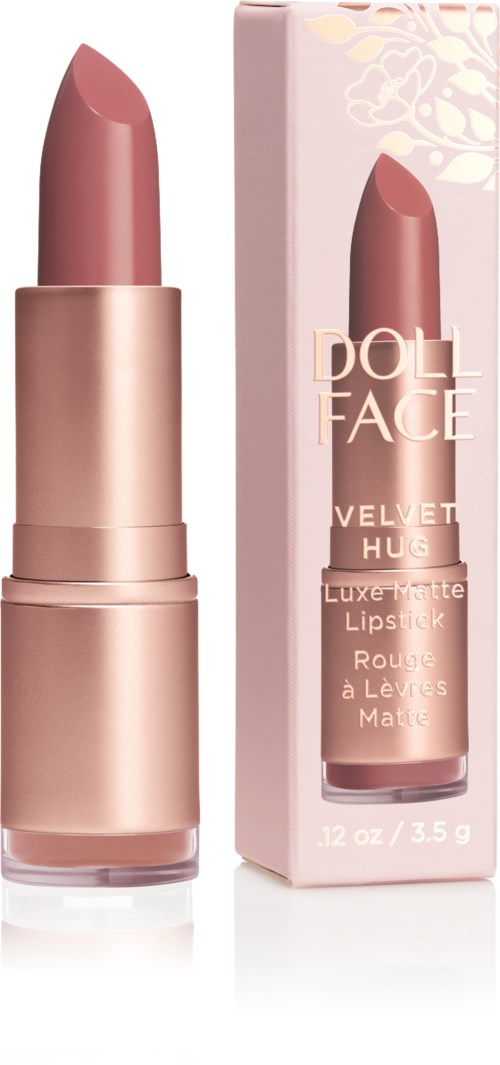 Et rosa leppestift med matchende eske merket 'Velvet Hug' og merket 'Doll Face.'