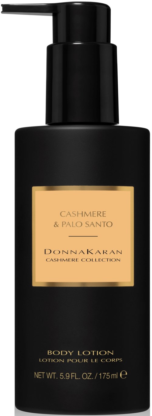 Czarna butelka balsamu do ciała z dozownikiem, oznaczona Cashmere & Palo Santo z kolekcji Cashmere Donna Karan.