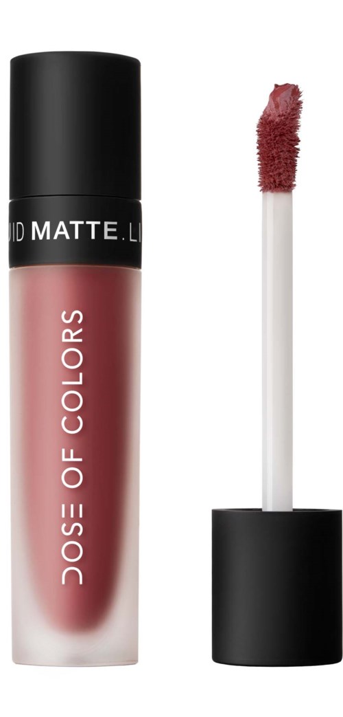 Een lipglossbuis met een applicator ernaast, allebei in zwart en roze.