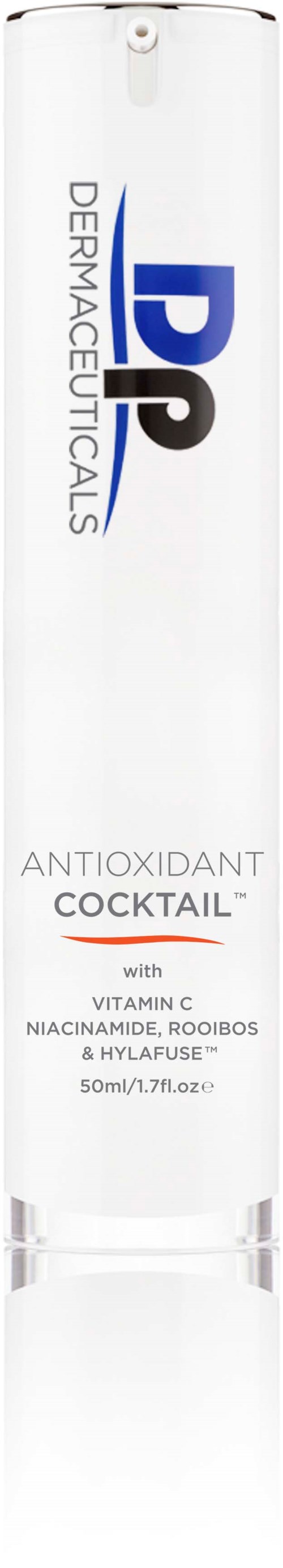Lange weiße Flasche mit 'DERMAEULTICALS' und 'PP' Logo sowie 'ANTIOXIDANT COCKTAIL'-Text. Enthält Vitamine und Antioxidantien.