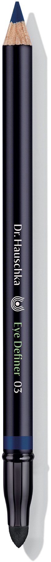 En svart och silver penna med blå detaljer och text, står vertikalt på vit bakgrund.