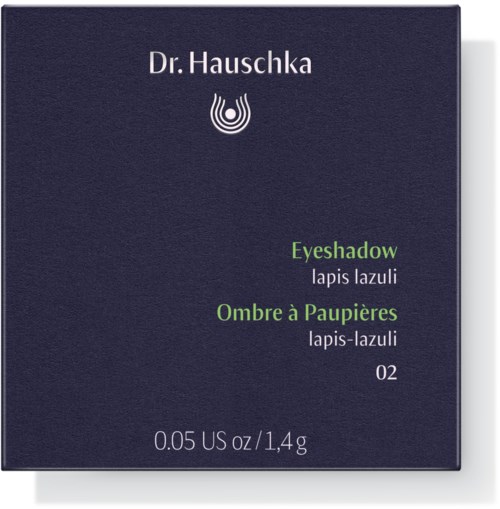 Ciemnoniebieskie pudełko z białym i zielonym tekstem o cieniach do powiek. Ma logo na górze i szczegóły produktu poniżej.
