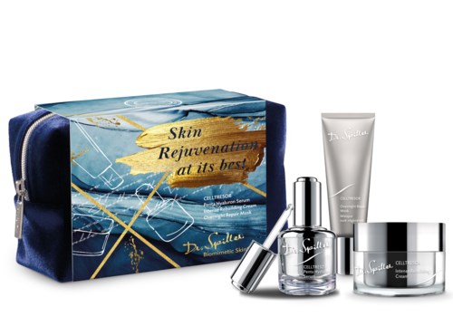 Hudplejesæt med serum, creme og andre produkter til hudfornyelse, i en blå og guld temaæske.