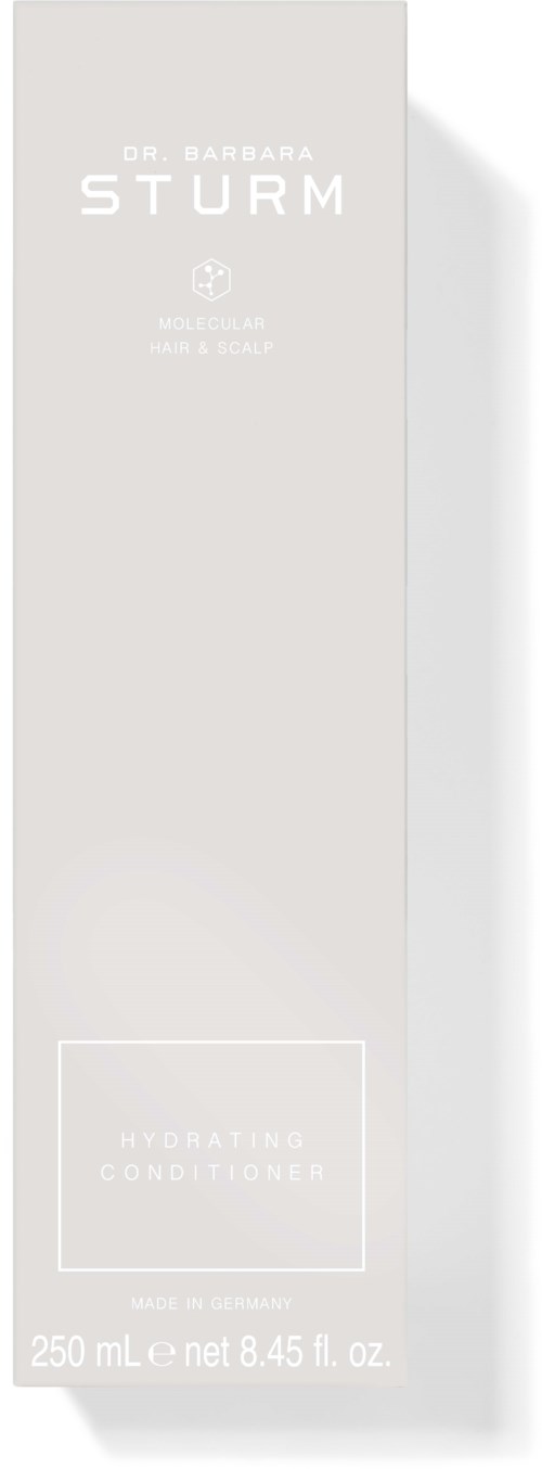 En hvit boks med grå tekst viser hudpleieprodukt. Den sier 'Dr. Barbara Sturm Hydrating Conditioner, 250 mL'.