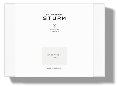 Valkoinen rasia, jossa musta teksti, ja siinä lukee Hydration Duo, Dr. Barbara Sturm.
