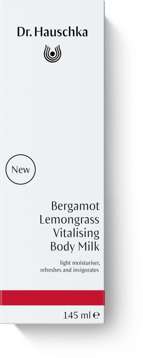 Vit förpackning med svart text, nämner bergamot, citronverbena och body milk, storlek 145 ml, lätt fuktighetskräm.