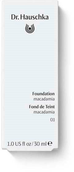 En vit förpackning med svart text som visar ett hudvårdsprodukt från Dr. Hauschka, Foundation Macadamia, 30 ml.