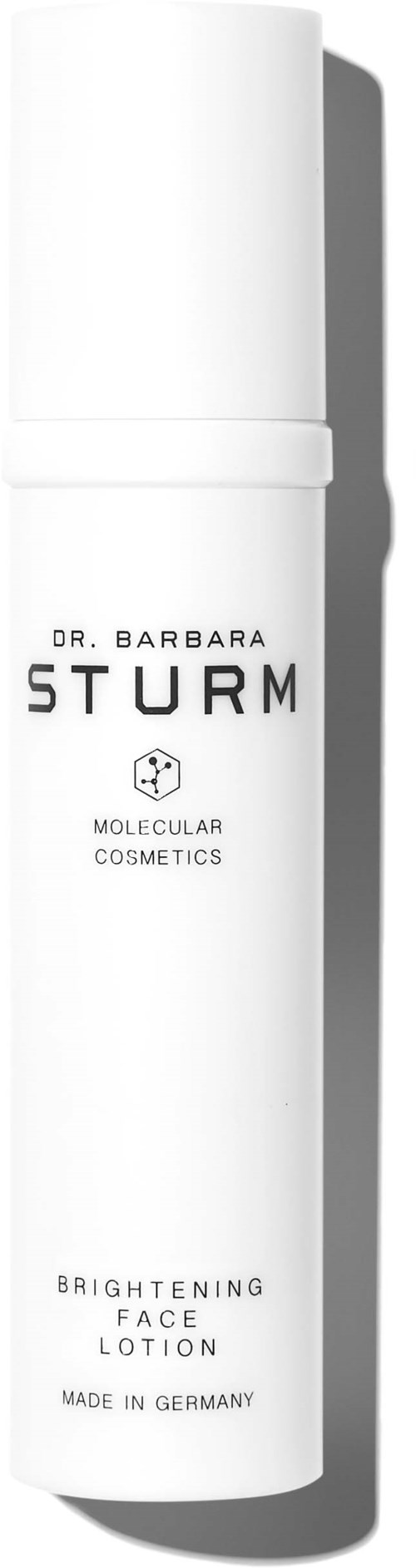 En hvit flaske merket 'Dr. Barbara Sturm Molecular Cosmetics Brightening Face Lotion' fra Tyskland.