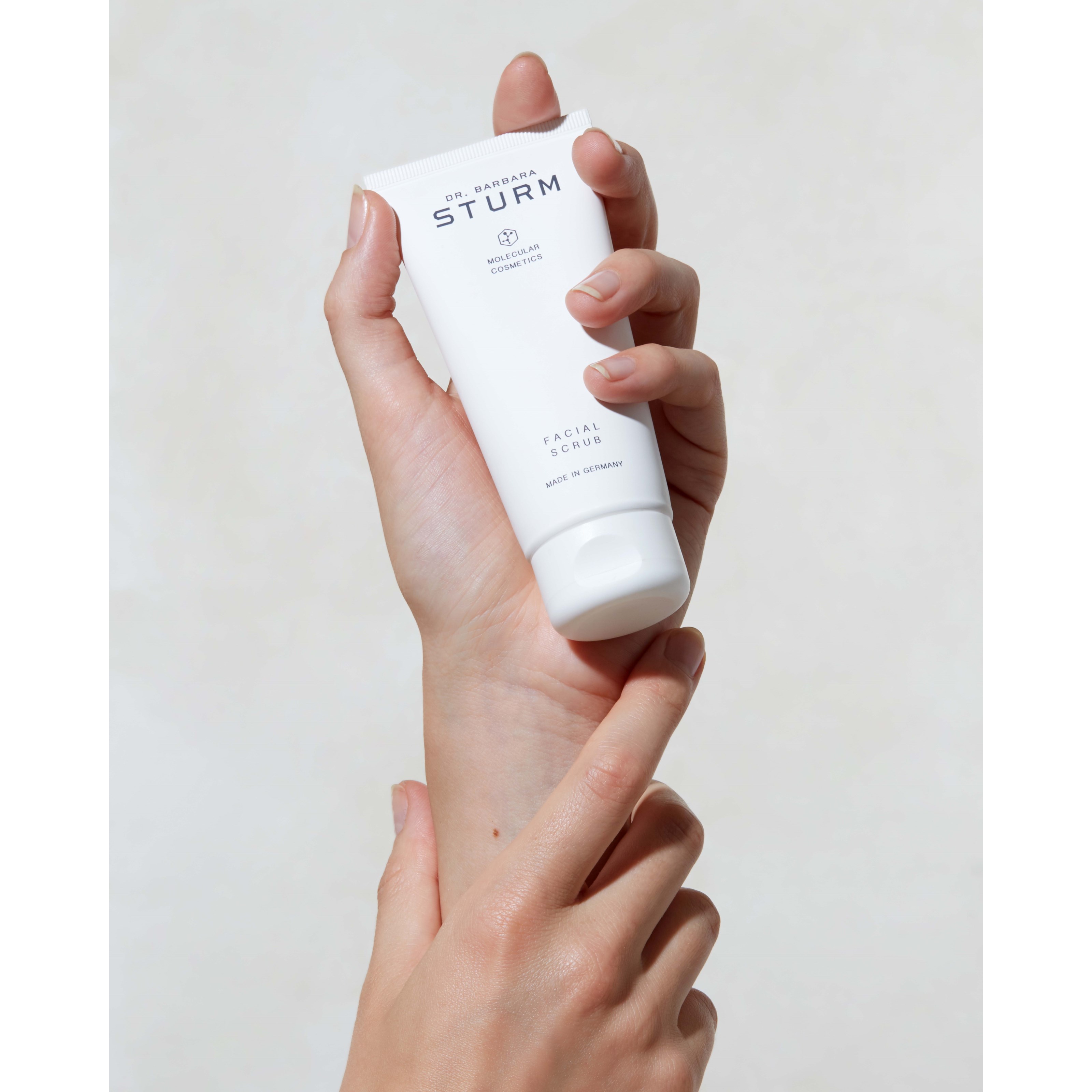Dr. Barbara Sturm Facial Scrub 100ml - Peeling do twarzy (obrázok 6)