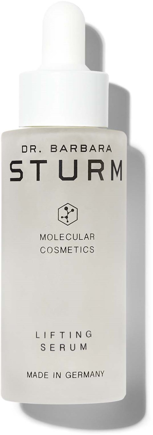 En vit flaska med droppkork, märkt 'Dr. Barbara Sturm Molecular Cosmetics Lifting Serum,' tillverkad i Tyskland.