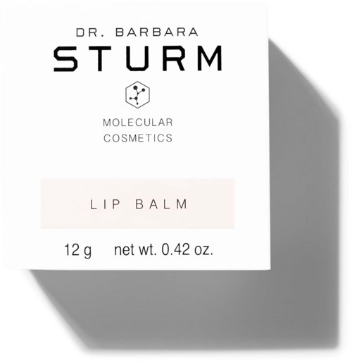 Dit is een doosje lippenbalsem van Dr. Barbara Sturm, onderdeel van Molecular Cosmetics, weegt 12 gram.