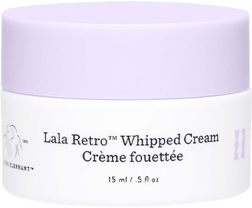 En hvit krukke med lilla lokk merket 'Lala Retro Whipped Cream' og andre produktdetaljer.