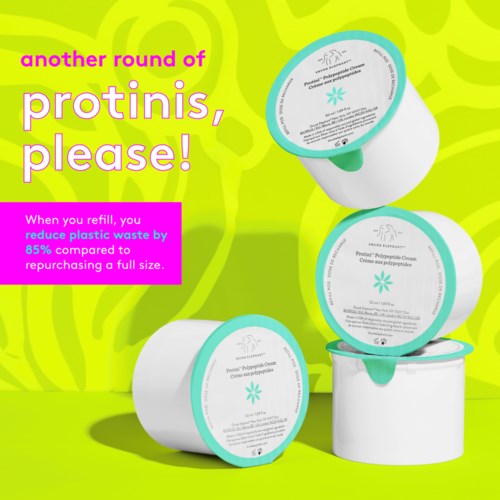 En reklambild för protinis-kräm med fyra behållare staplade på ett kreativt sätt, med ljusgrön bakgrund och rosa text.