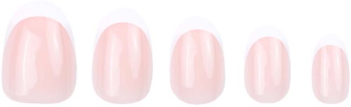 Fem naglar med ljusrosa nagellack ordnade från störst till minst. Slät och glänsande yta.
