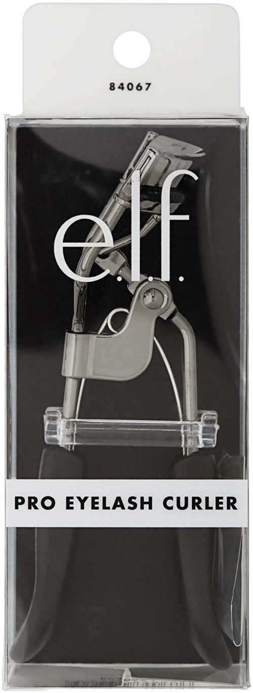 En sølv øyenvippeforlenger i klar emballasje med svart bakgrunn, merket 'PRO EYELASH CURLER'.