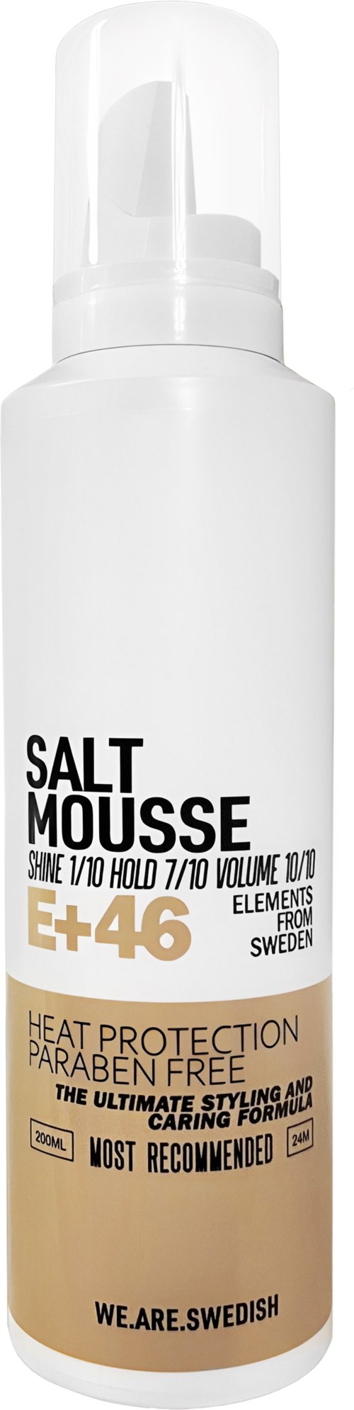 En hvit flaske med saltmousse hårprodukt med svarte, gull og beige etiketter og pumpe.