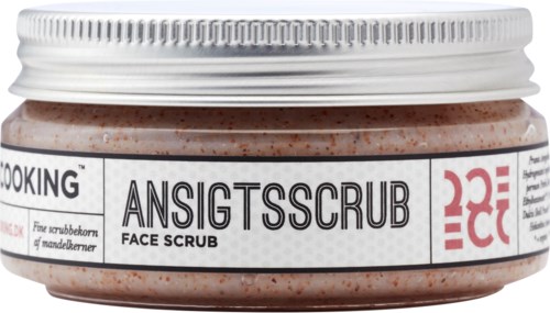 En liten burk ansiktsskrubb med silverlock, märkt 'ANSIGTSSCRUB FACE SCRUB' med svart och röd text.