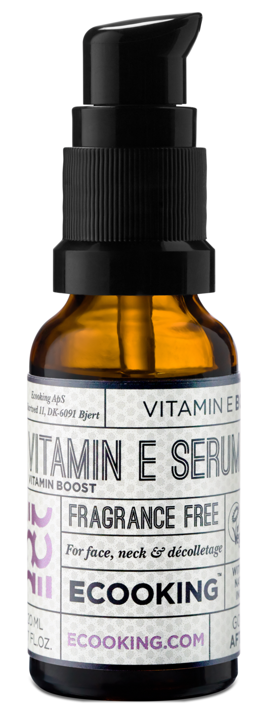 Liten brun flaske med svart pumpe merket Vitamin E serum, duftfri, for ansiktet, nakke og bryst.
