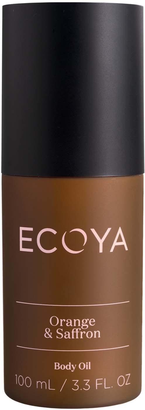 En brun kroppsolje flaska med svart lock, märkt EcoYa, doft av apelsin och saffran, rymmer 100 mL.
