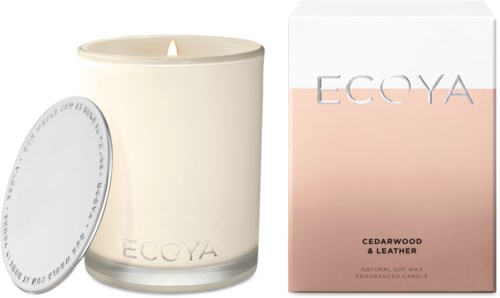 Ett vitt doftljus och dess låda, märkt 'ECOYA', med en rosa gradient och naturliga doftnoter.