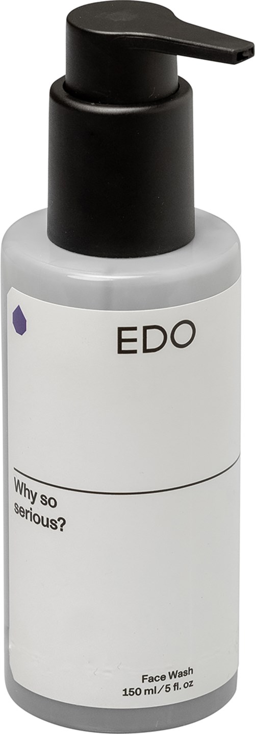 Een witte fles met zwarte pomp met label 'EDO' bevat een gezichtswasmiddel, simpel ontwerp en kleine tekst.
