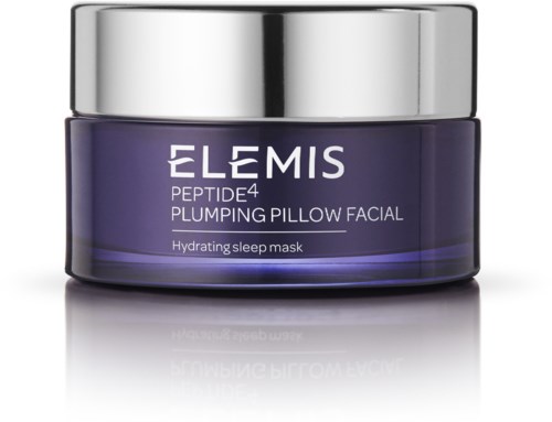 Et glass med Elemis Peptide4 Plumping Pillow Facial sovemassasje, lilla beholder med sølvlok.