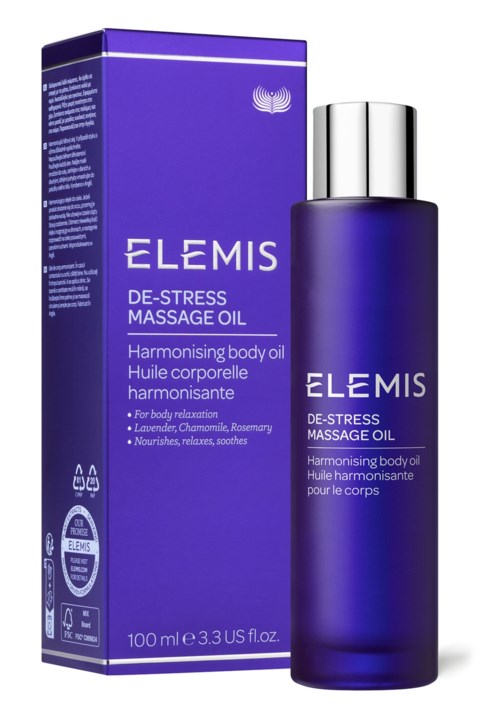 En blå æske og flaske af Elemis De-Stress Massage Oil til kropsafslapning. De har sølvcapsler og enkelt design.
