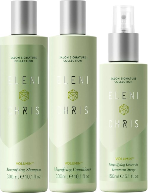 Tre grønne hårplejeflasker, en med spray, mærket til shampoo, balsam og behandling.