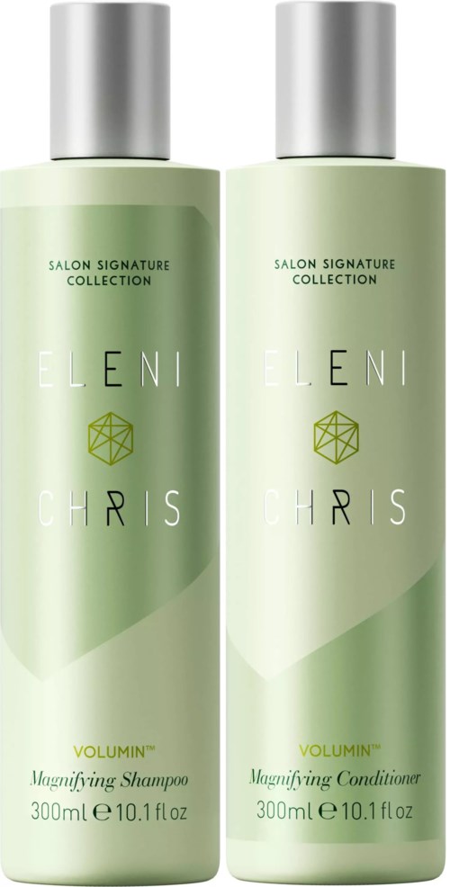 To grønne flasker, en til shampoo og en til balsam, med sølvhætte og enkle etiketter i grønt og hvidt.