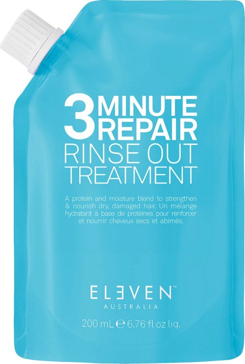 Blå refillsäck för hårbehandling märkt '3 Minute Repair Rinse Out Treatment' av Eleven Australia.