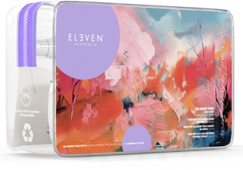 En farverig makeup spray med pink, rød og blå pigmentstrøg i en gennemsigtig plastkasse.