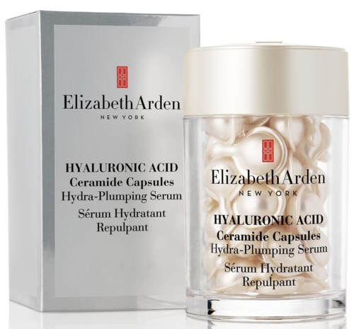 En æske og et glas med Elizabeth Arden Hydra-Plumping Serum med hyaluronsyre kapsler. Enkel design, hvid og sølvfarvet.