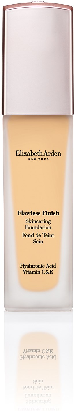 En lang flaske med hvitt lokk, merket Elizabeth Arden Flawless Finish foundation, som inneholder en beige væske.