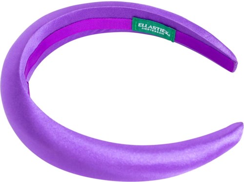 Violetin värinen pantaaliin, jossa on vihreä etiketti, jossa lukee Elastik. Se on kaareva ja pehmeä.