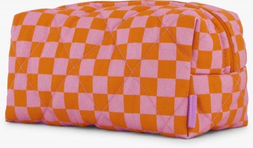 En rektangulær, blød, orange og lyserød ternet taske med rund top og lynlåslukning.