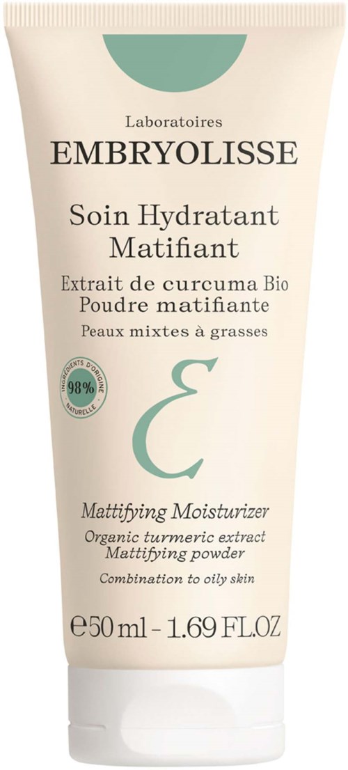 Een tube met crème voor vettige huid, bevat biologisch kurkuma-extract en is een matterende moisturizer.