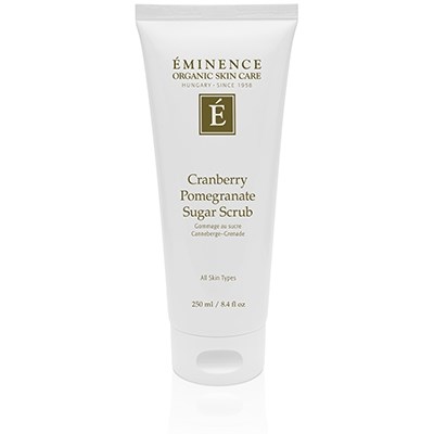 En hvit tube fra Eminence Organic Skin Care med tranebær granateple sukker skrubb, med gull, hvitt og svart tekst.