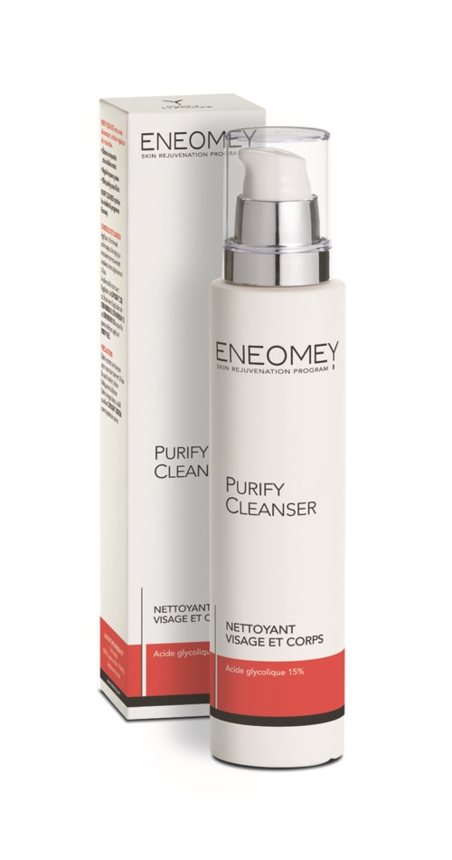 Biała butelka z pompką, oznaczona 'Eneomey Purify Cleanser,' obok opakowania. To produkt do oczyszczania skóry.