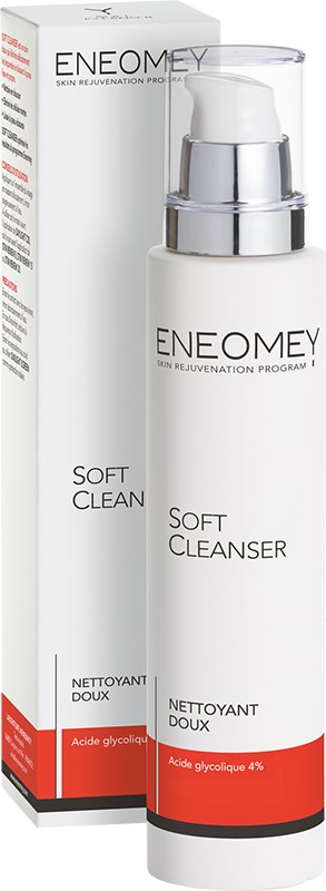 En hvit flaske med pumpe merket 'ENEOMEY Soft Cleanser' og en matchende eske. Den inneholder et hudpleieprodukt med glykolsyre.
