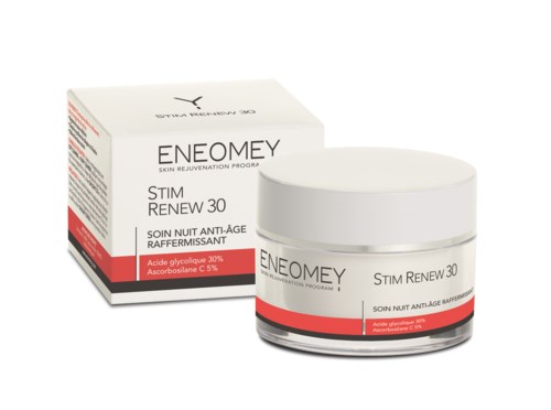 En hudvårdsförpackning med box och burk, märkt ENEOMEY, stem renew 30, och beskriver anti-aging och glycolic acid.