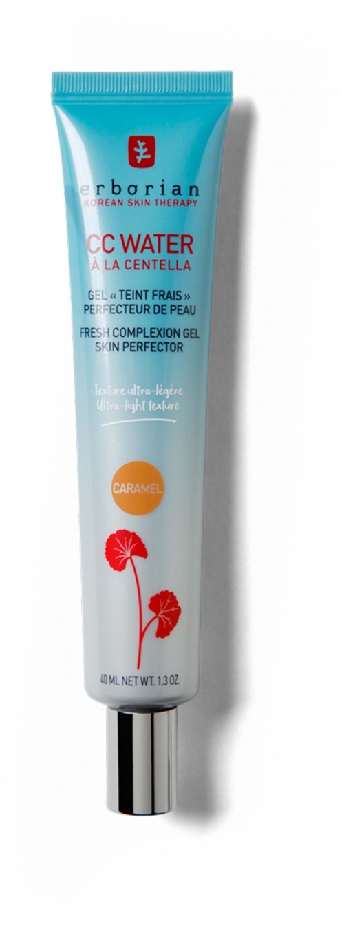 En tube af Erborian CC Water med røde og hvide blomsterillustrationer, mærket til hudtonkorrektion, indeholder 1,3 oz.